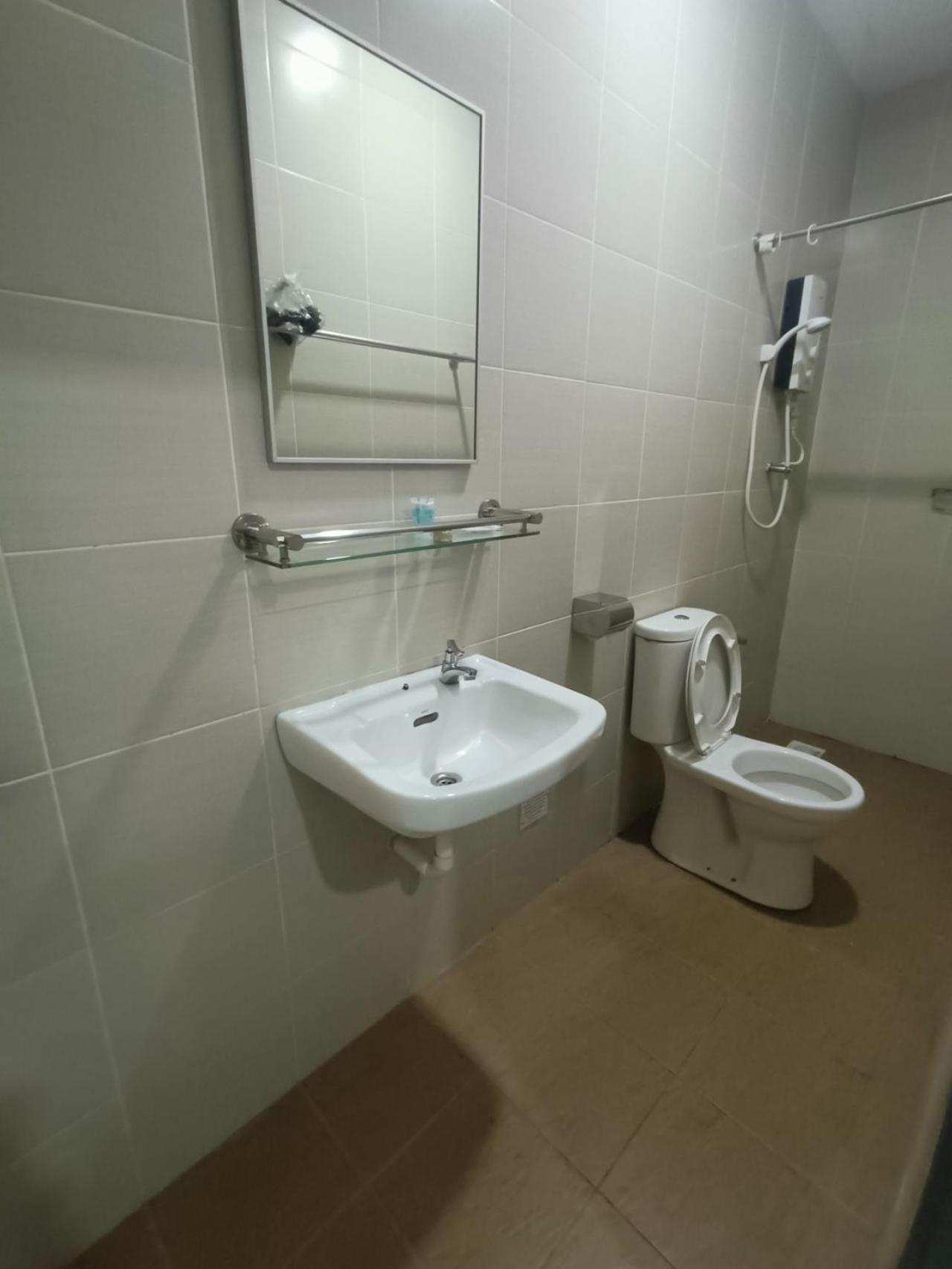 Simpang Renggam Sr Inn מראה חיצוני תמונה